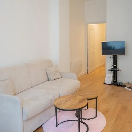 Eiffel Sakura ~ Proche Tour Eiffel, Orsay, Rer C Lejlighed