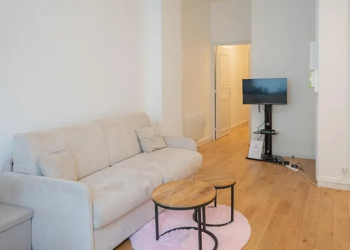 Eiffel Sakura ~ Proche Tour Eiffel, Orsay, Rer C Apartment